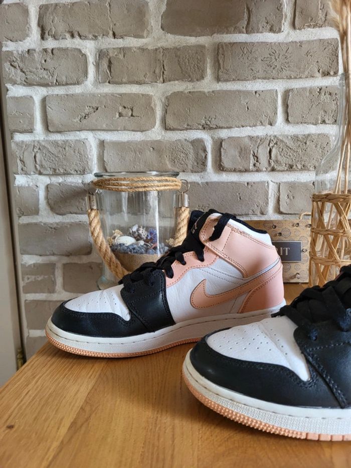 Baskets Nike Jordan 1 Mid Black Toe orange arctique - banc noir et rose, excellent état - photo numéro 3