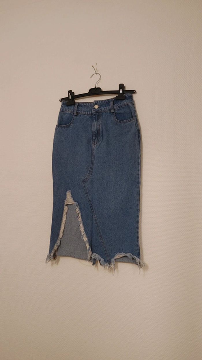 Jupe en jeans fendue - photo numéro 3