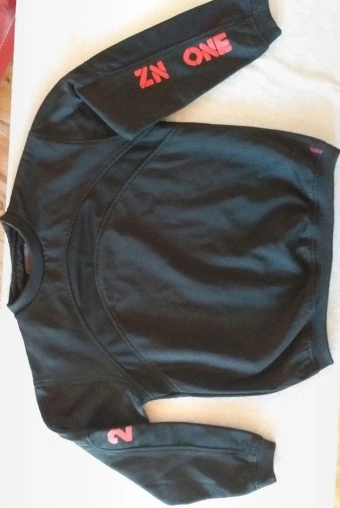 Sweat noir avec inscription