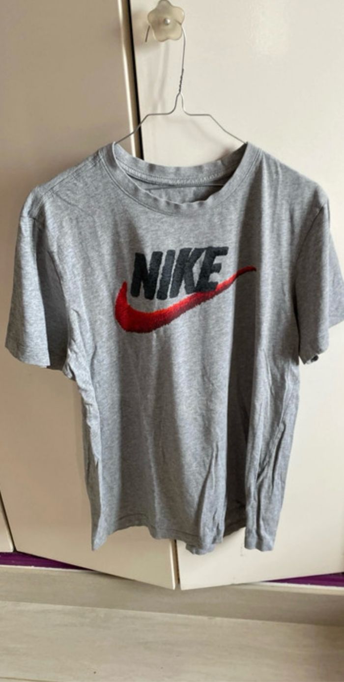 T-shirt nike