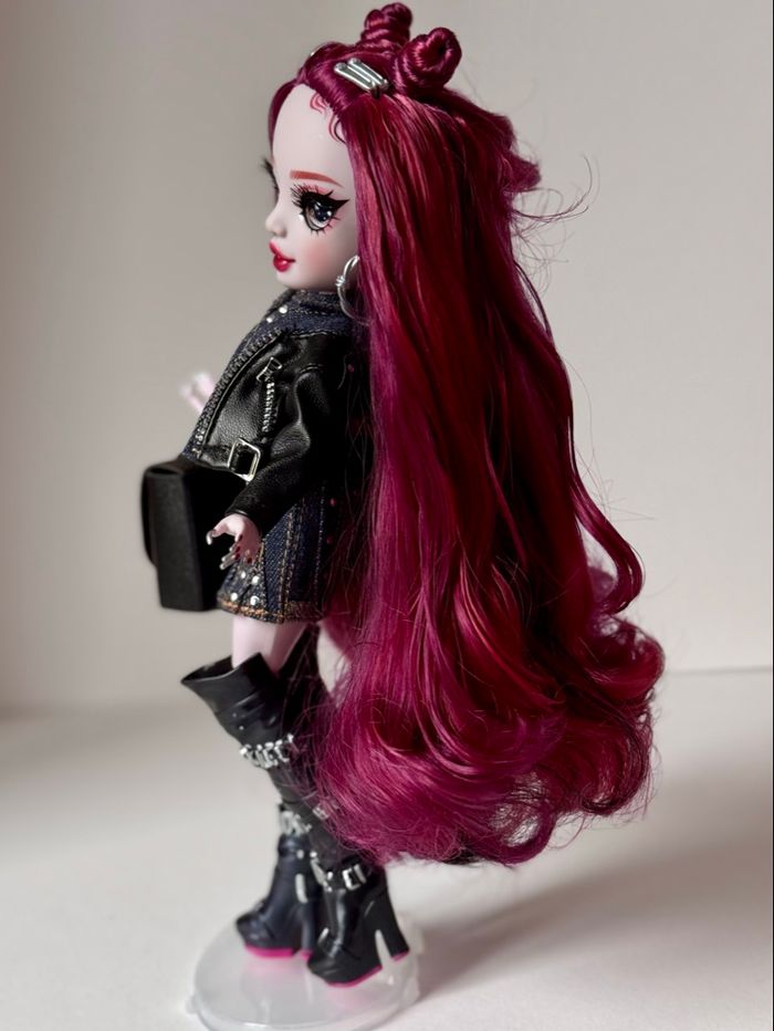 Scarlet shadow High Rainbow High - photo numéro 7