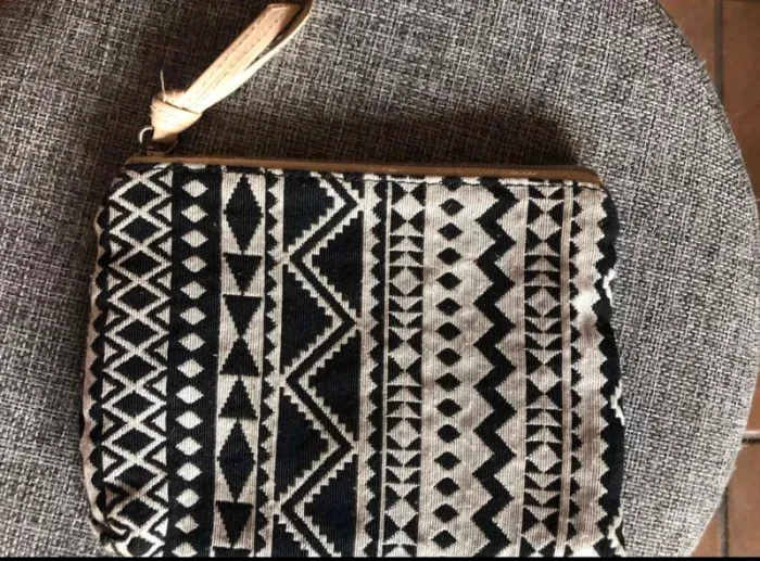 Jolie pochette aztèque en très bon état