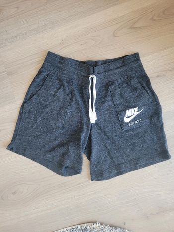 Short Nike Taille 12-13 ans