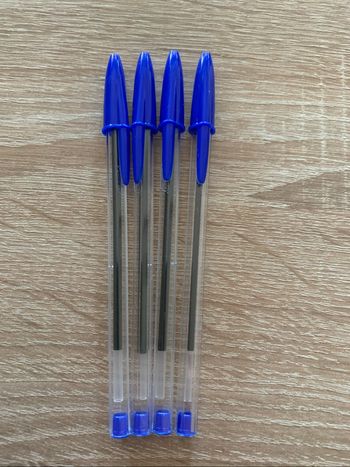 4 stylos bic bleus