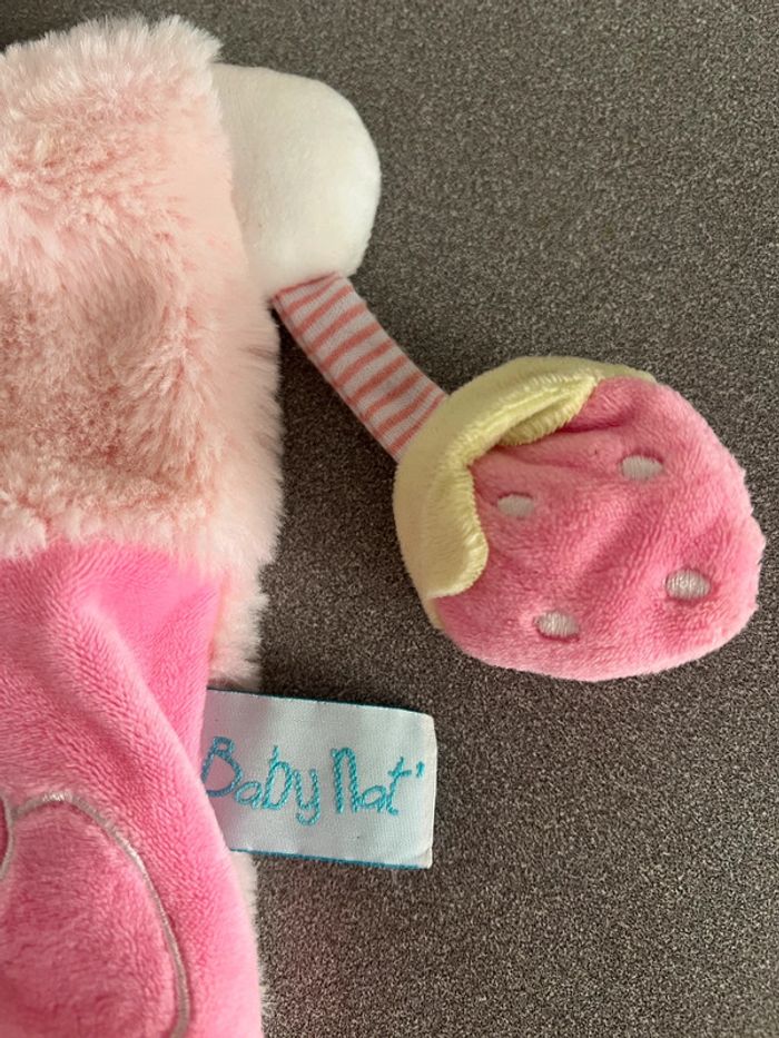 Peluche doudou marionnette lapin rose fraise 🍓 Baby Nat’ - photo numéro 4