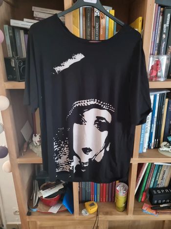 T Shirt  noir coupe large taille 44