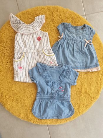 Lot avec une combi short et 2 tuniques 12 mois.