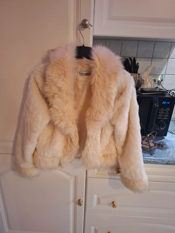 Veste en fourrure blanche crème