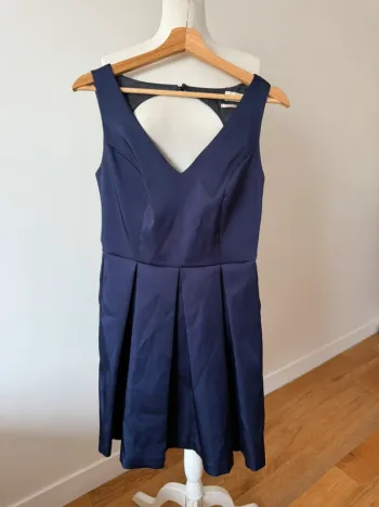 Jolie robe satinée bleu marine Naf Naf 38/M