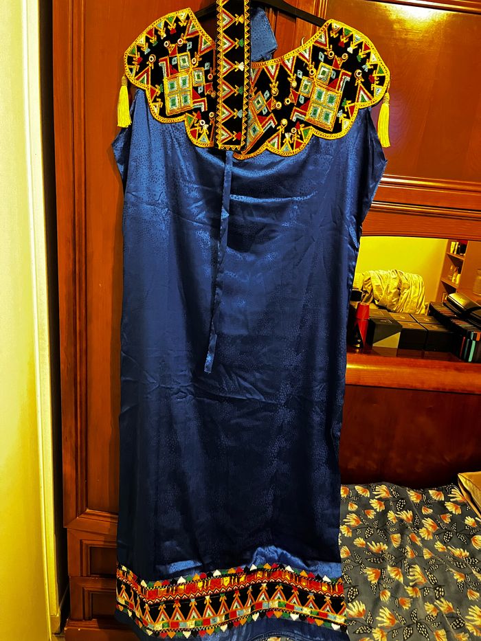 Robe kabyle brodé pour femme,, tissu satin bleu