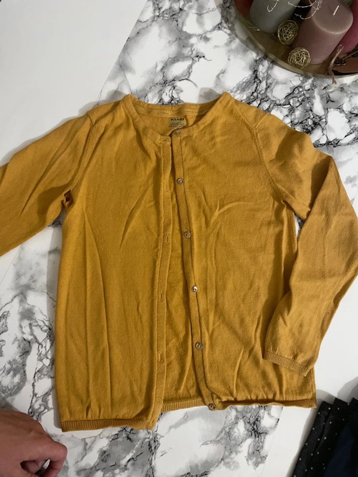 Lot tee-shirts et gilet - photo numéro 2