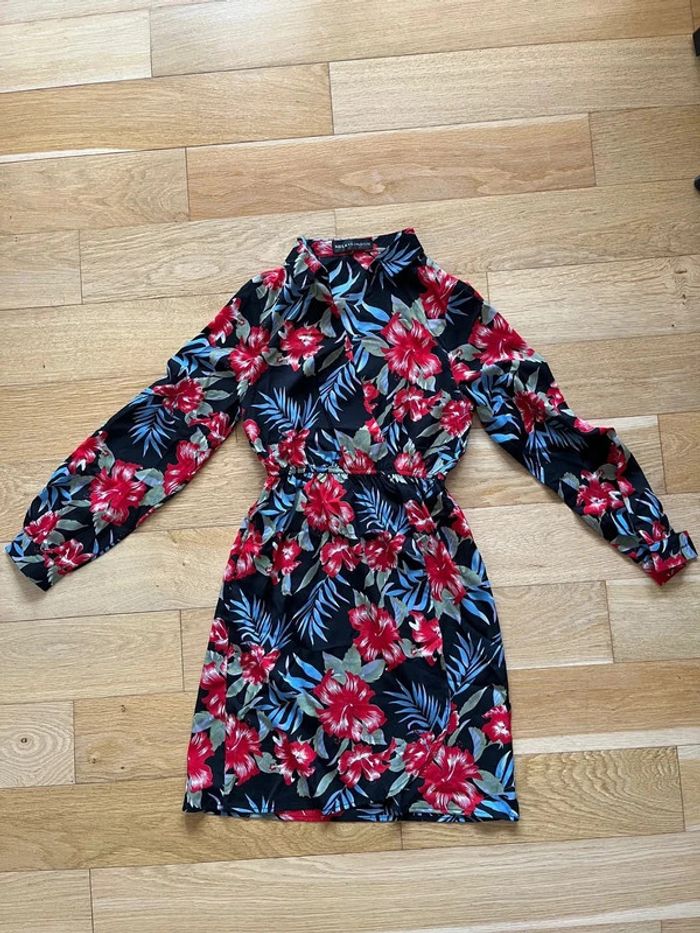 Robe noire imprimé hibiscus rouge – Taille 38