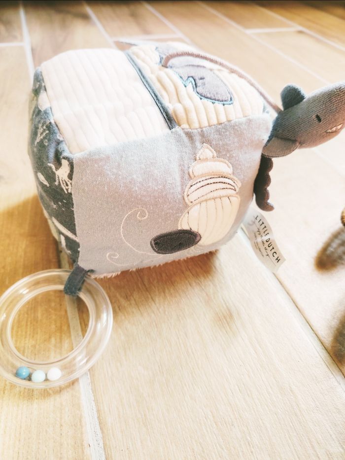 🌊Cube sensoriel /d'éveil multi activités animaux marins en tissus marque Little dutch - photo numéro 4