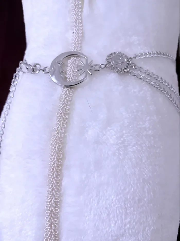 Ceinture ajustable en métal avec bijoux lune et chaîne - photo numéro 3