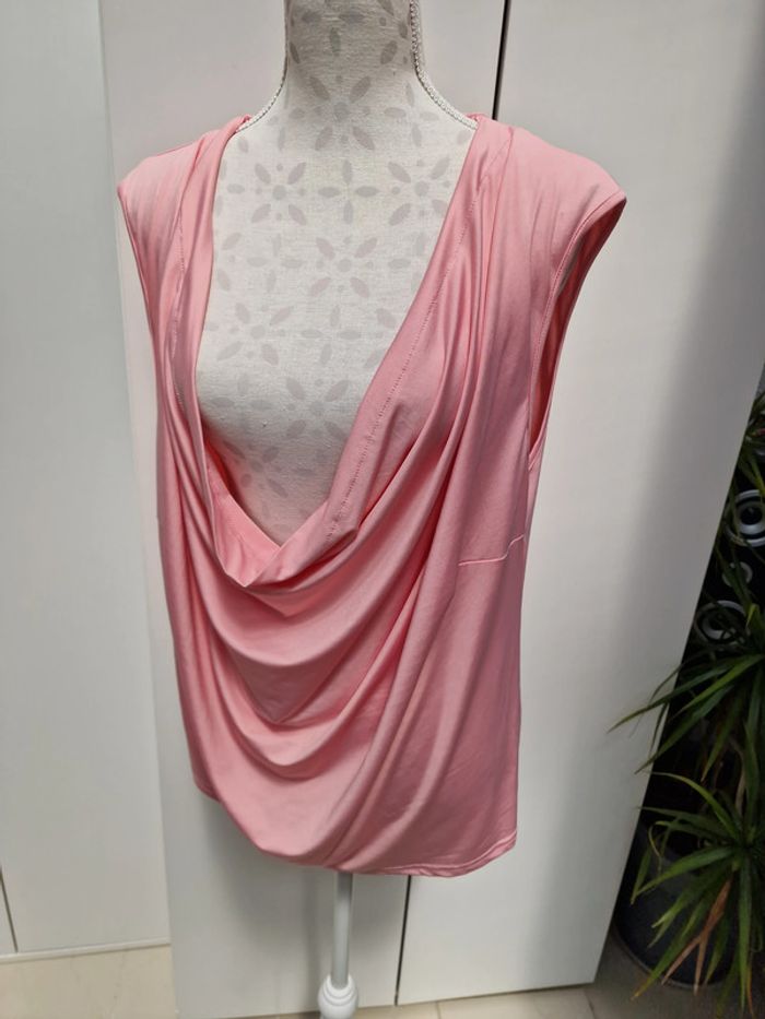 Débardeur Rose Pastel Drapé Décolleté Sexy Plongeant Homme - photo numéro 9