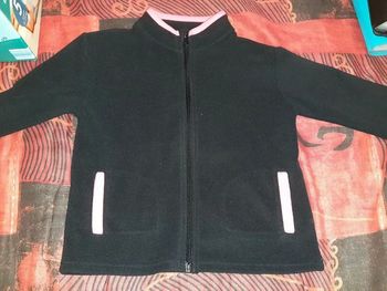 Veste polaire noire et fushia 6ans