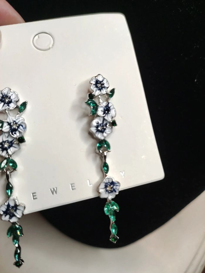 Boucles d'oreilles pendantes fleurs - photo numéro 5