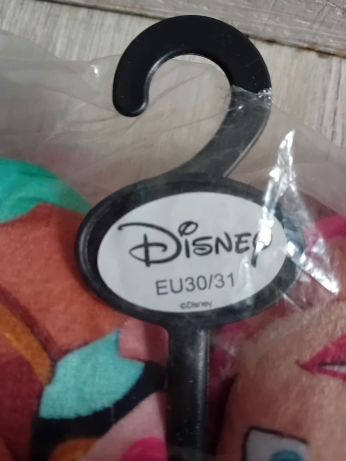 Chaussons Princesses Disney 
Pointure : 30/31 - photo numéro 2