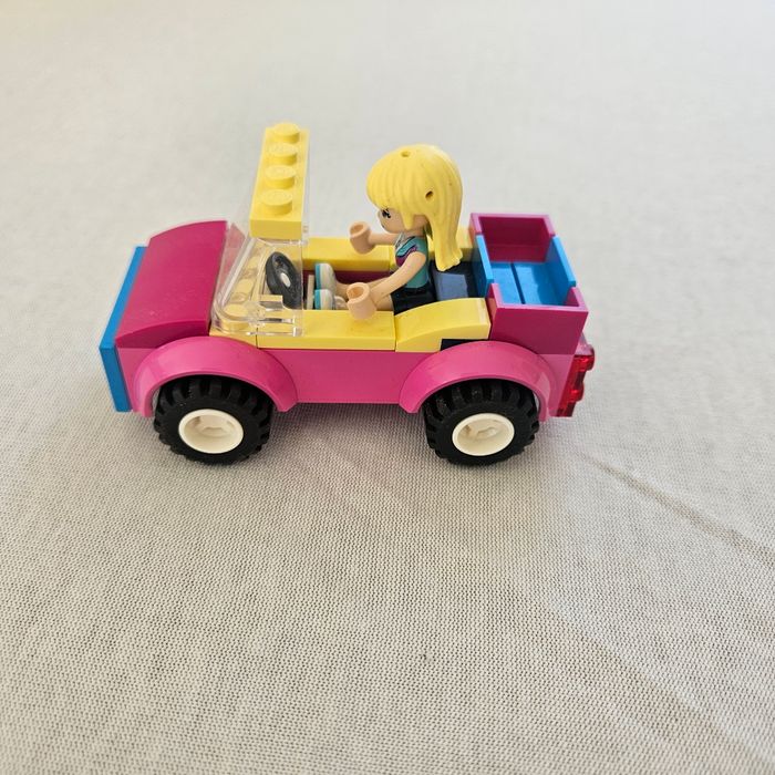 Voiture et personnage lego - photo numéro 2