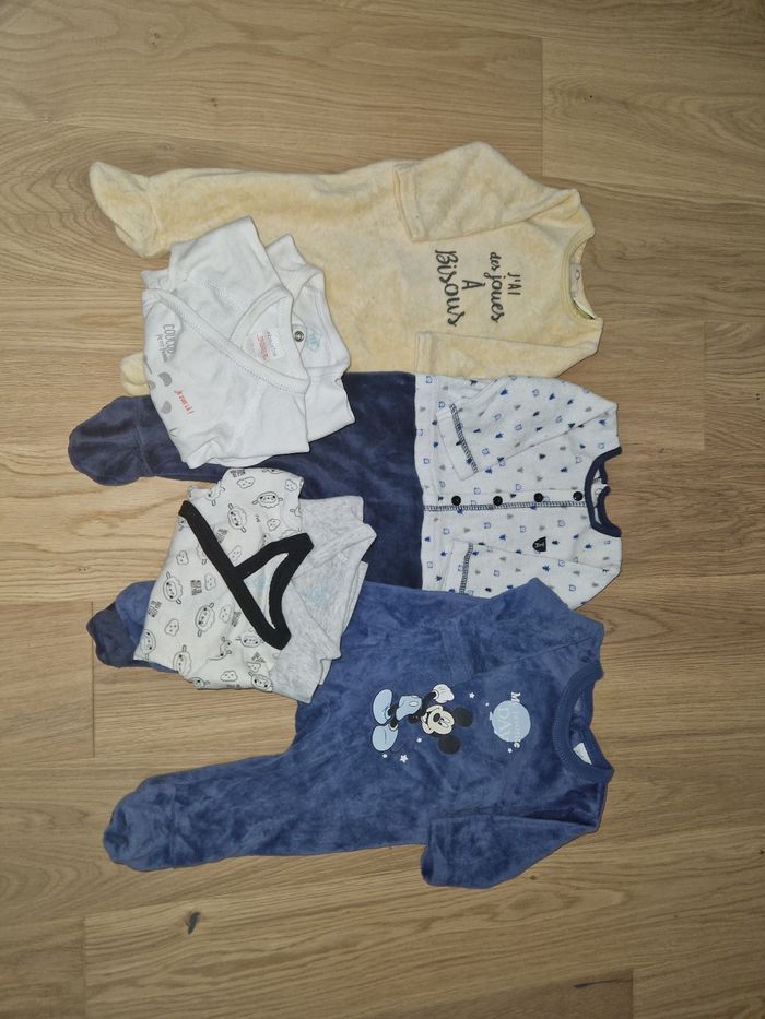 Lot vêtements bébé 1 mois