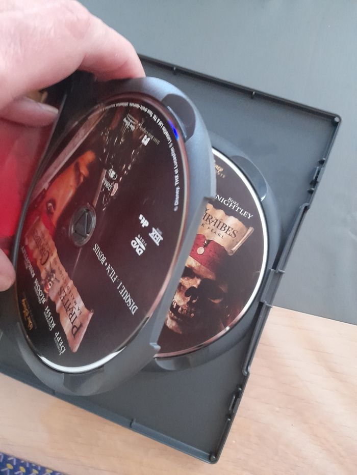 Lot de 3 dvd pirates des caraïbes. - photo numéro 2