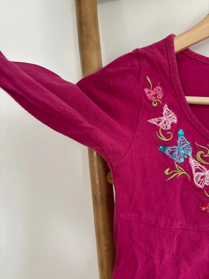 t-shirt rose à manches longues et papillon taille 9/10 ans - photo numéro 5