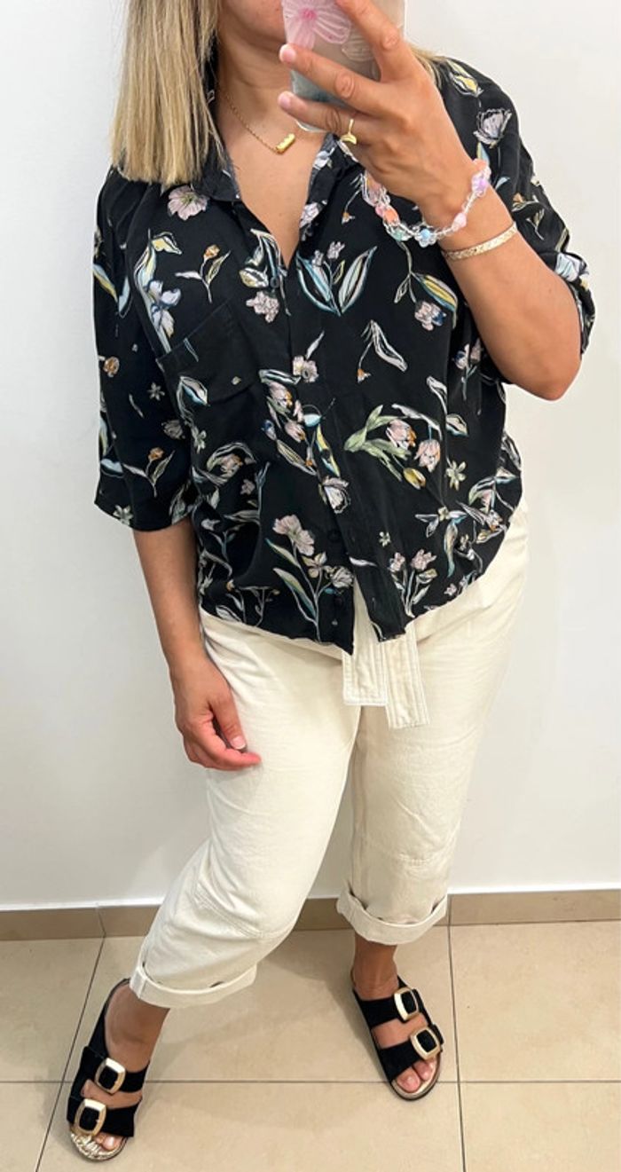 🌿 Chemise noire à fleurs Pull & Bear – Taille M - photo numéro 4