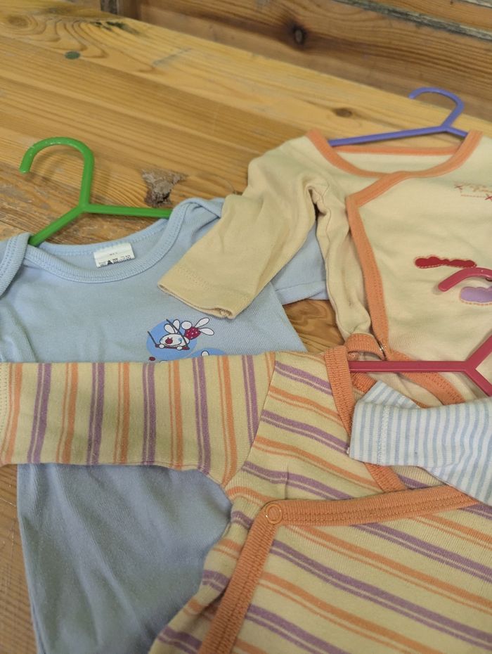 Lot 5 bodies manches longues 3 mois - photo numéro 3