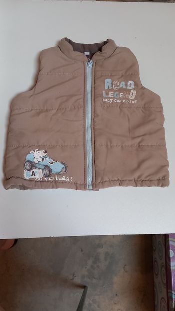 Manteau sans manches. 23 mois