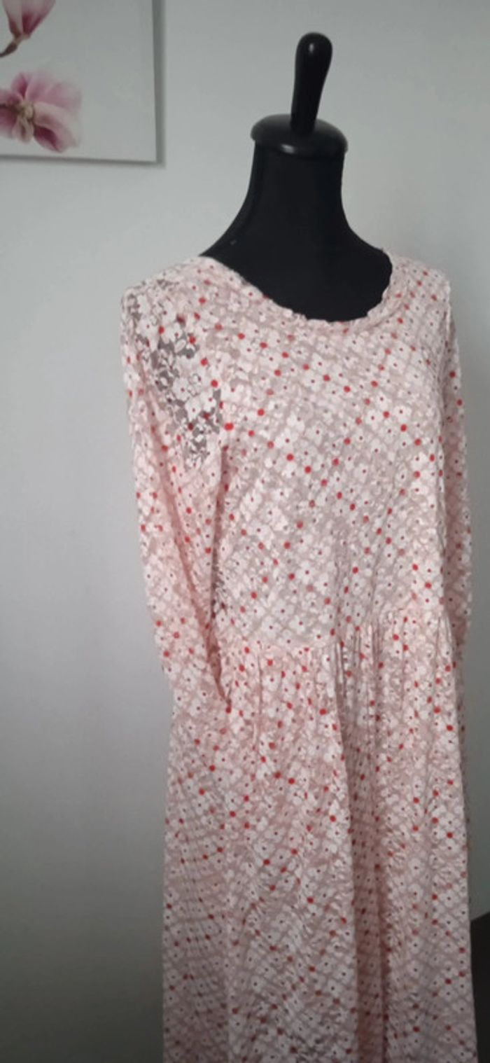 Robe ajustée et évasée en dentelle - photo numéro 3