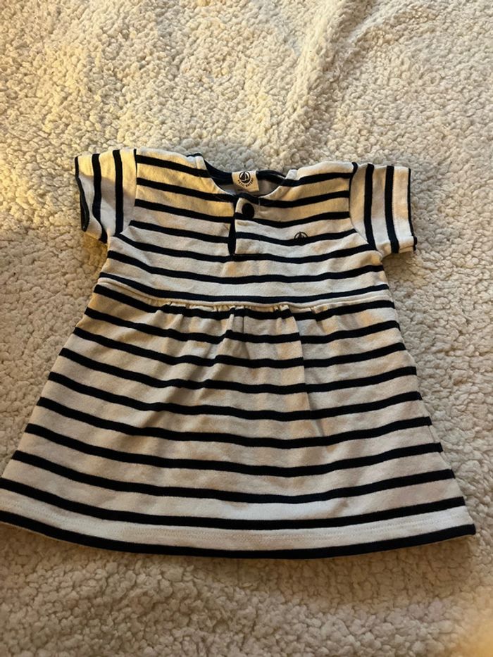2 robes petit bateau 3 mois - photo numéro 4