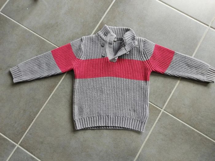 Pull grosses mailles avec 3 boutons 4 ans