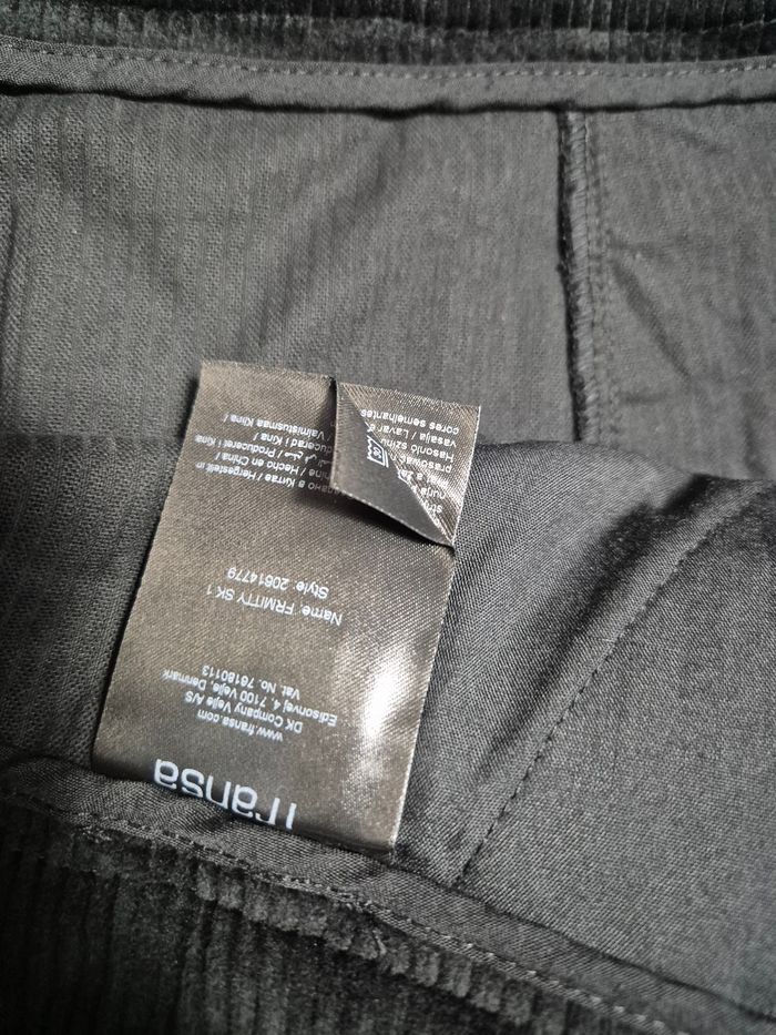 Jupe neuve taille 38 mais vaut un 40 - photo numéro 6