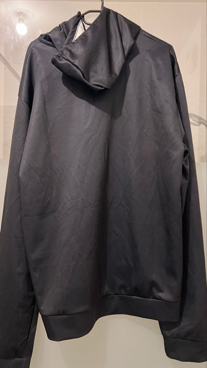 Sweat-shirt léger avec capuche en très bon état - photo numéro 4