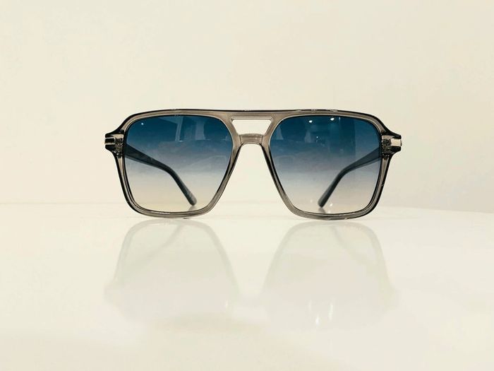 Lunette de soleil mixte grise verres bleus dégradés UV protection catégorie 2 - photo numéro 2
