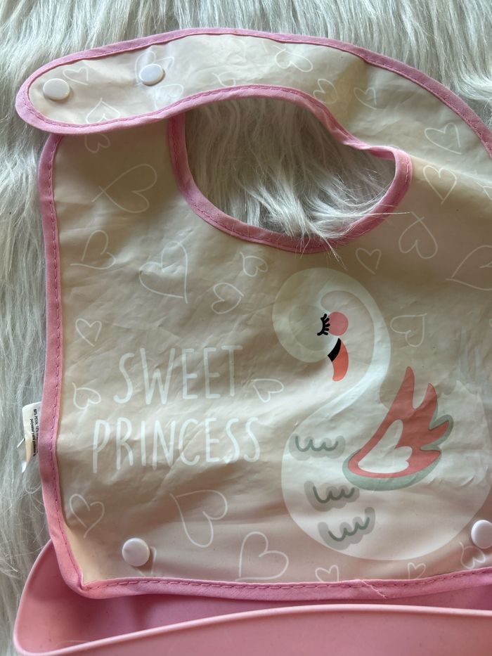 Très beau bavoir en plastique 🥰 - photo numéro 2