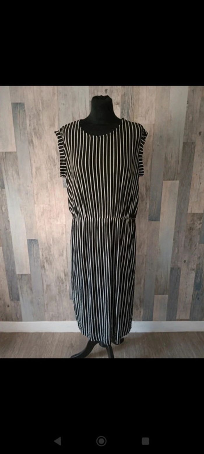Robe à lignes 46