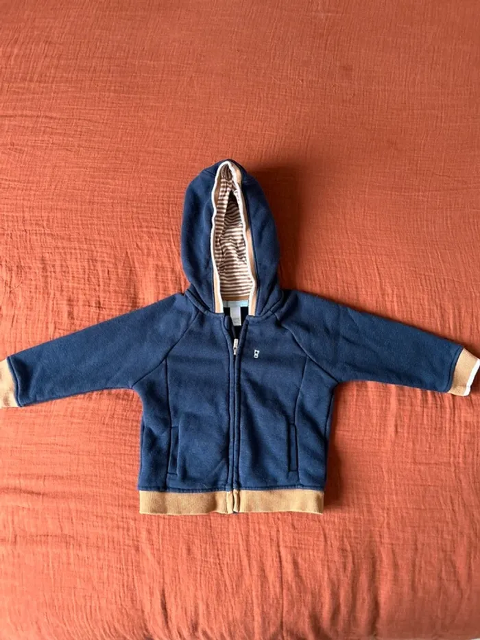 Gilet bleu et marron