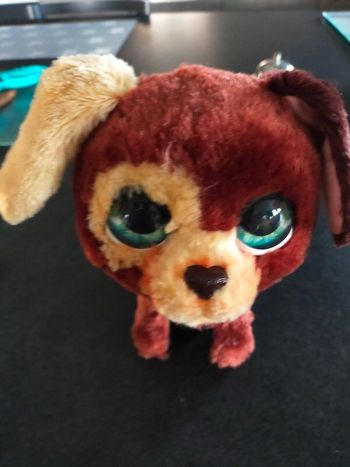 Chien en peluche qui aboie