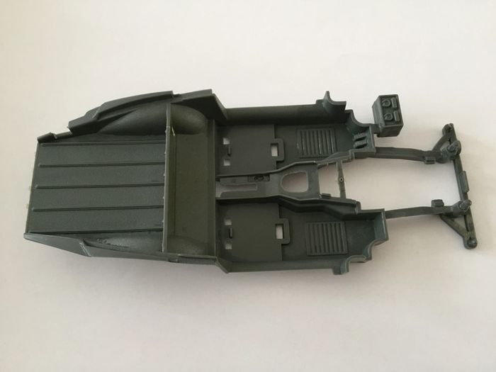 Châssis intérieur pièce détachée miniature jaguar type E 1961 1/18 burago #A39