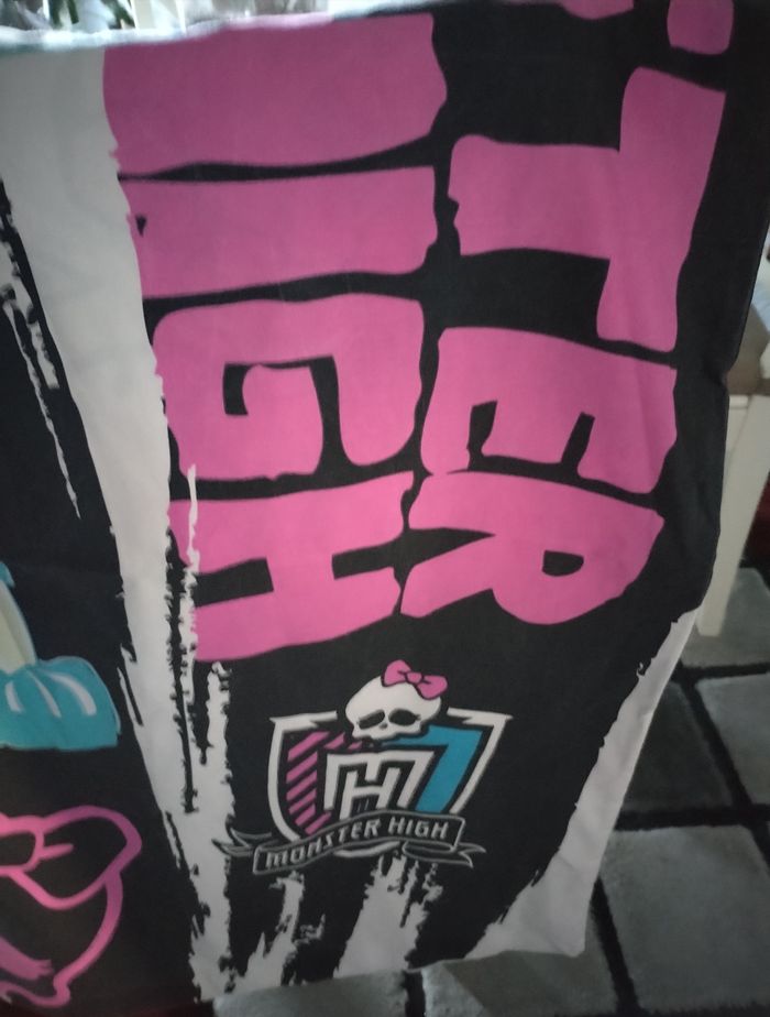 Très beau ensemble housse de couette et une taie d'oreiller assortie  "Monster high" - photo numéro 9