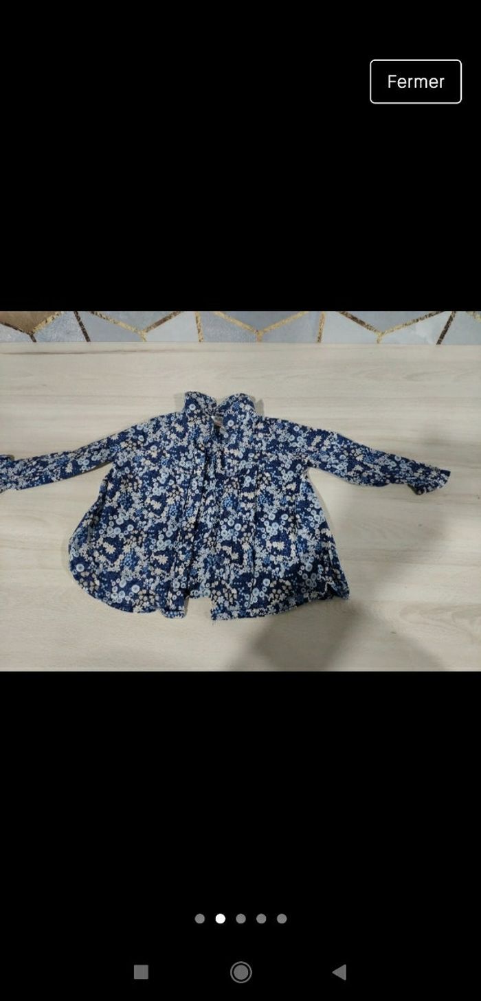 Très belle chemise bébé fille bleue Zara baby fleurie 6/9 mois - photo numéro 2