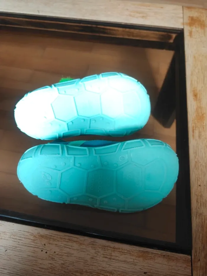 Chaussures de piscine ou plage - photo numéro 2