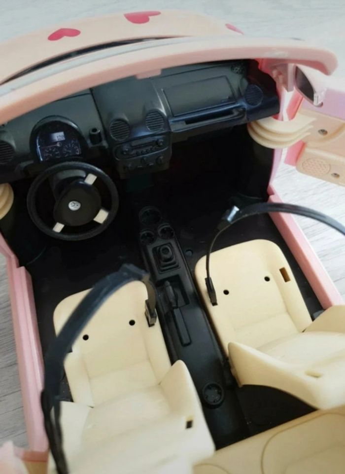 Steffi et sa voiture Hello Kitty - photo numéro 9