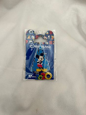 Pin’s Officiel Disneyland Paris Mickey 2020