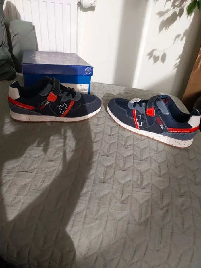 Chaussure/ basket bleu à scratch T39 - photo numéro 4