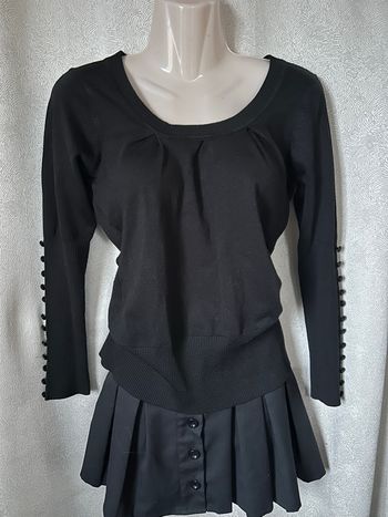 Pull fin noir boutons sur les manches 4 Agathe Velmont