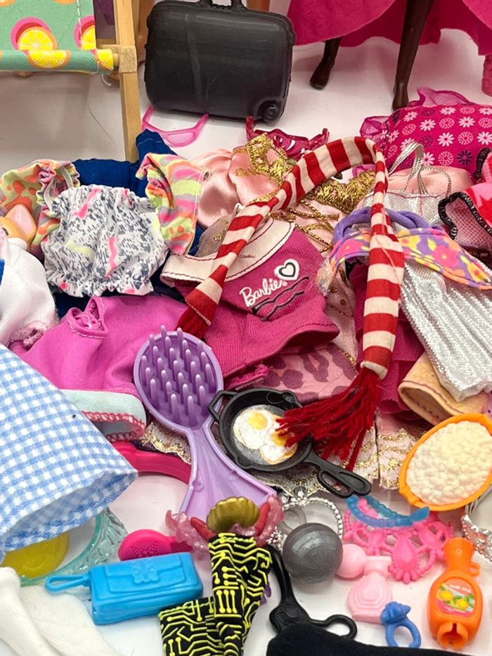 Lot 1 barbie+ 1ken + ariel, 20 vêtements et accessoires - photo numéro 6