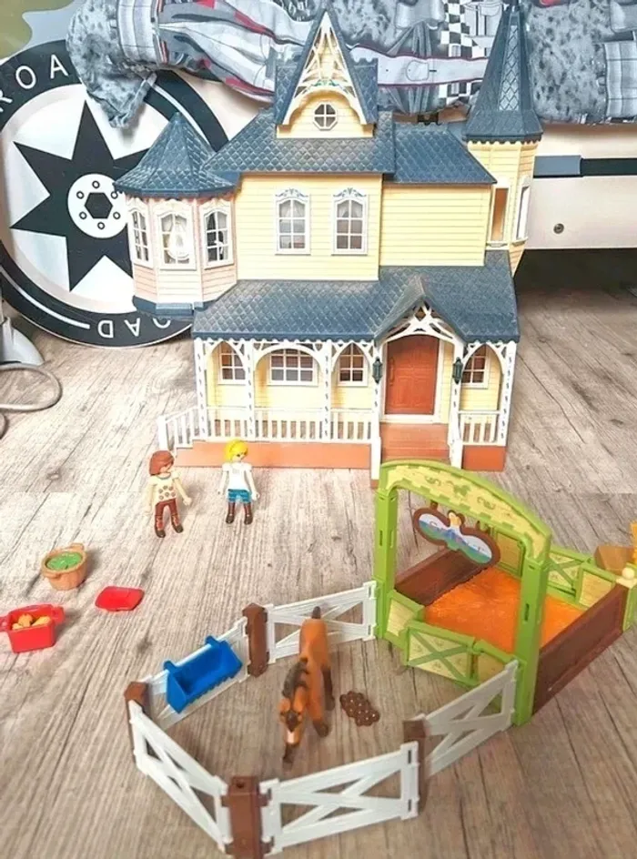 Chateau Playmobil Spirit et box - photo numéro 4