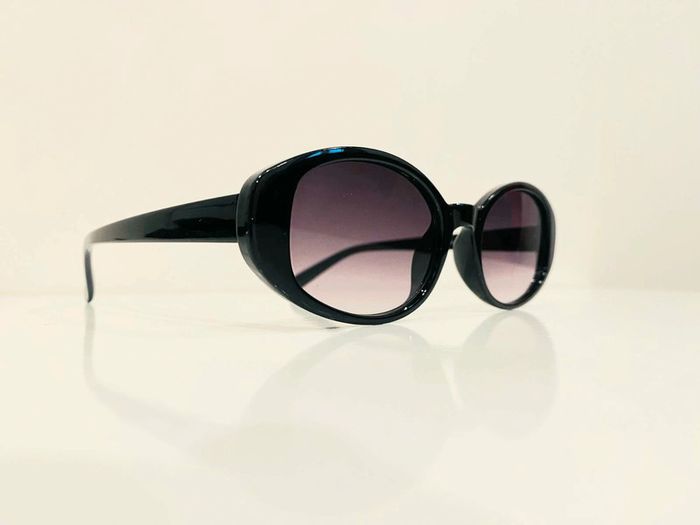 Lunette de soleil femme ovale noire verres dégradés uvprotection catégorie 3 - photo numéro 5